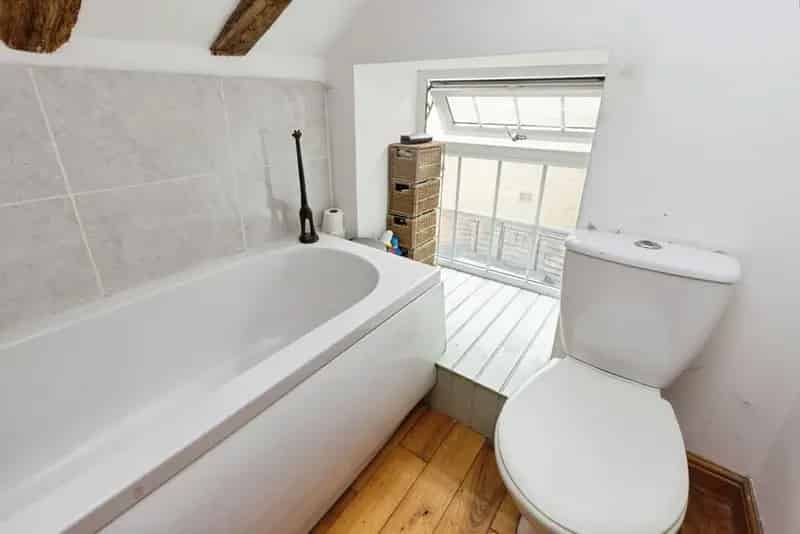 2 bedroom Mid Terrace House for sale, Batley, West Yorkshire, WF17