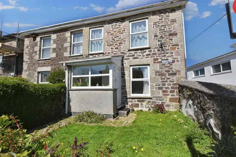 3 Bedroom Semi-Detached House For Sale No Onward Chain