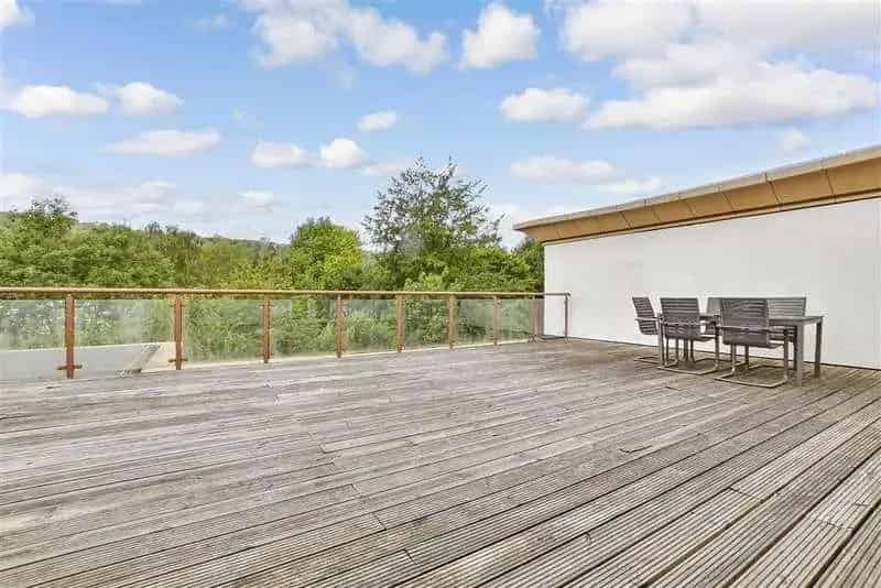 2 bed flat for sale