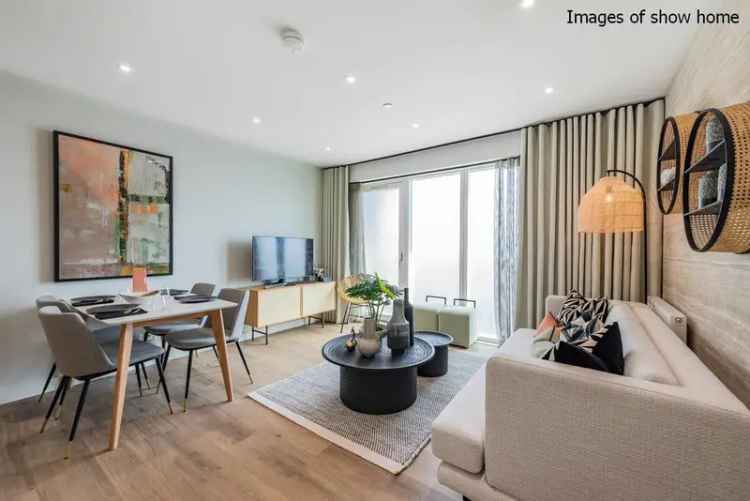 Flat For Sale in London, England