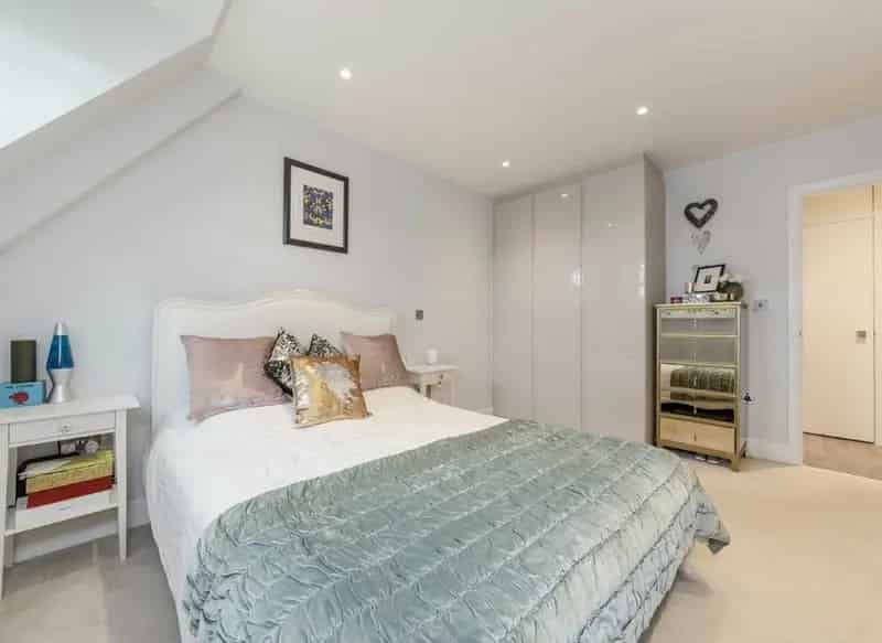 Flat For Sale , Kew Bridge Road, London, England