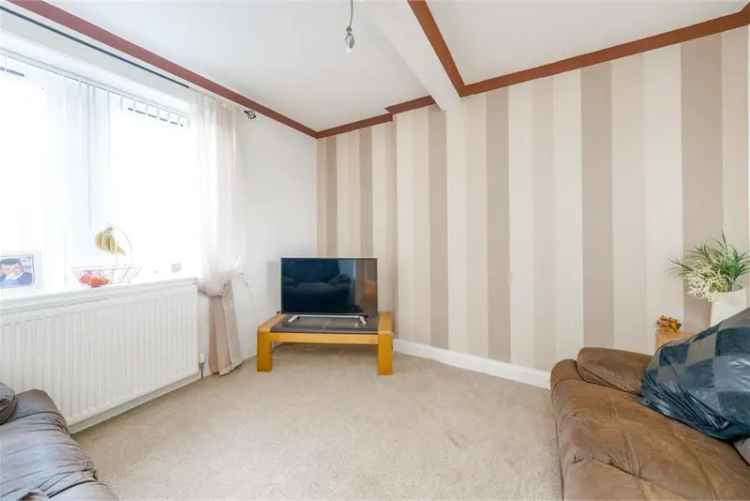 2 Bed Flat - Garden & Ground Floor with 1 Reception Room