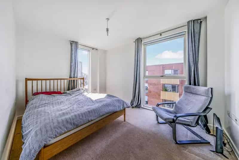 Modern 2-Bed Apartment near Burgess Park City Skyline Views