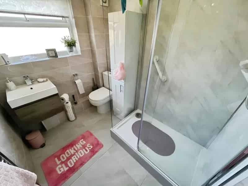 2 Bedroom Ground Floor Apartment For Sale Near Mere Green