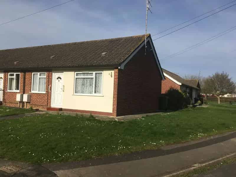 One Bed End Terrace Bungalow Private Garden Parking