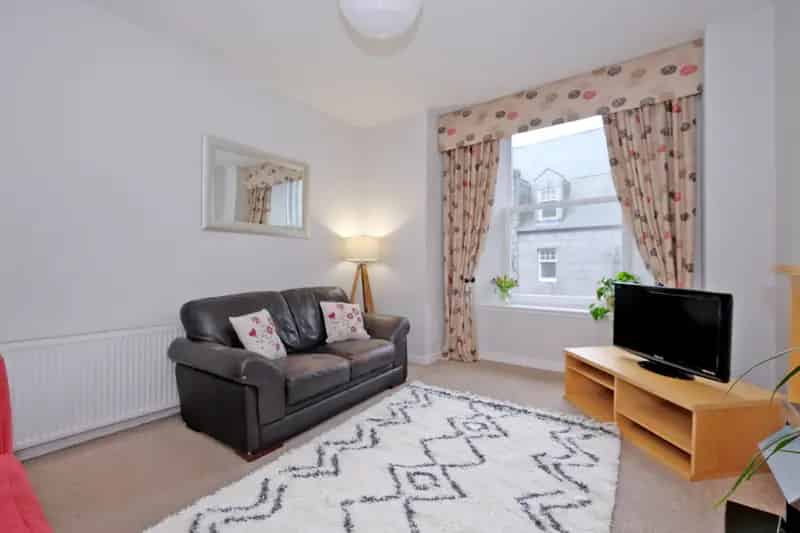 2 Double Bedroom Flat City Centre Granite Building