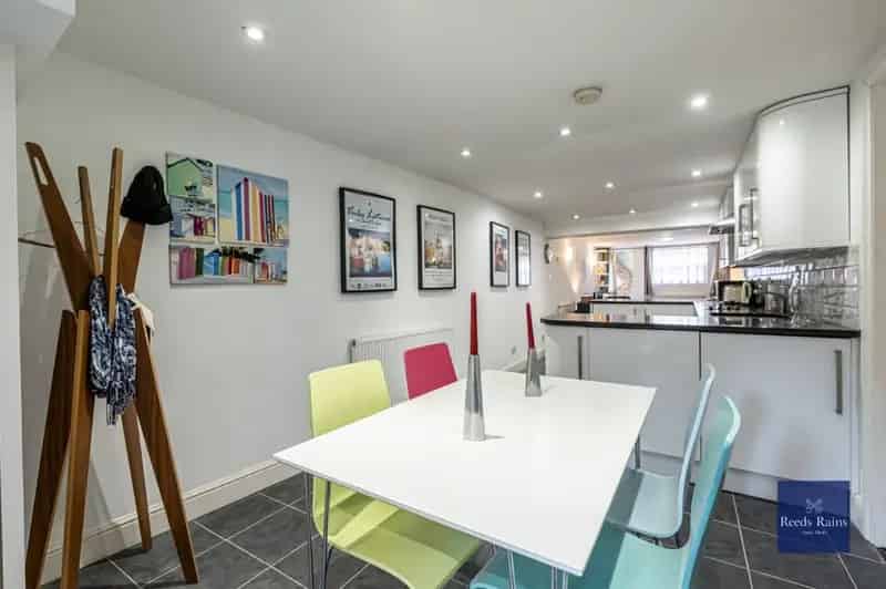 2 Bedroom Flat for Sale near Lambeth North Station London SE1