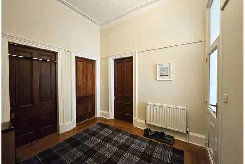 2 Bed Flat - Ground Floor with 1 Reception Room