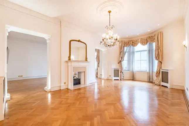 Flat to rent in Palace Gate, London W8