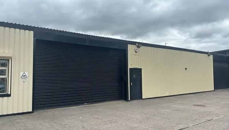 High Quality Industrial Unit with Office Space