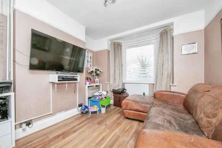 3 Bed House in Harwich with Sea Views and Off-Street Parking