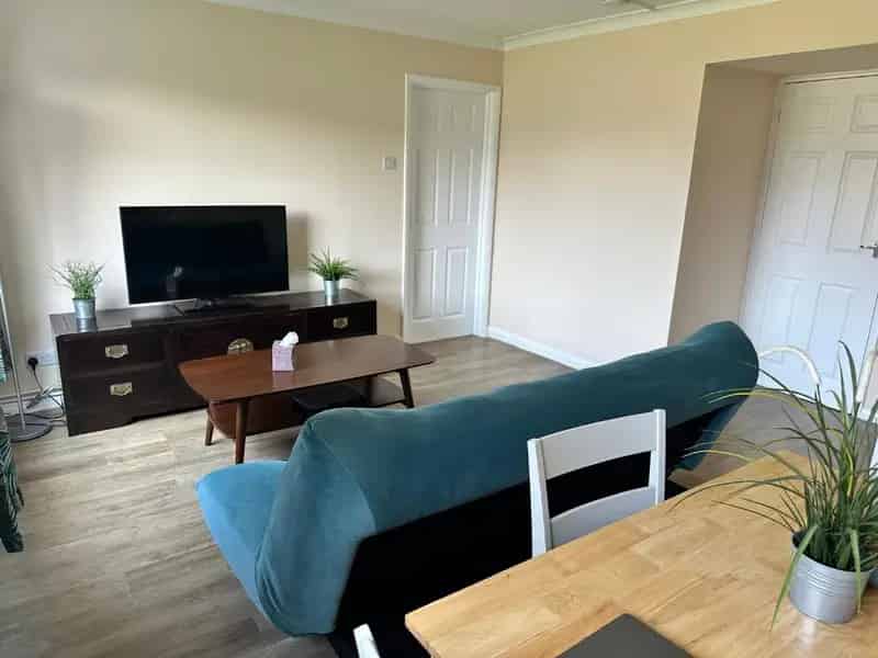 2 Bed Flat for Sale Refurbished Kitchen and Bathroom