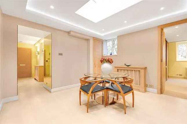 Flat for sale in Elm Park Gardens, London SW10