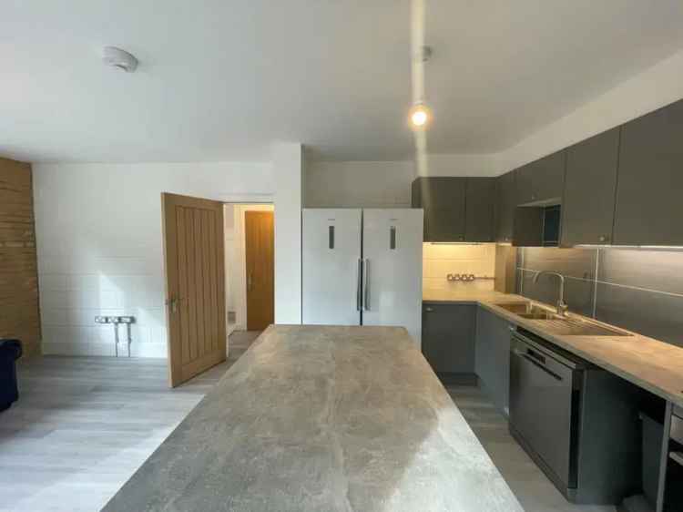 6 Bedroom Semi Detached Student House