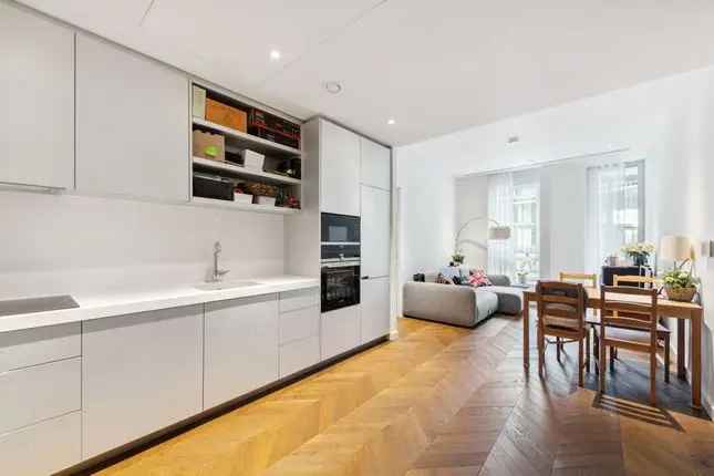 Flat for sale in Battersea, London SW11