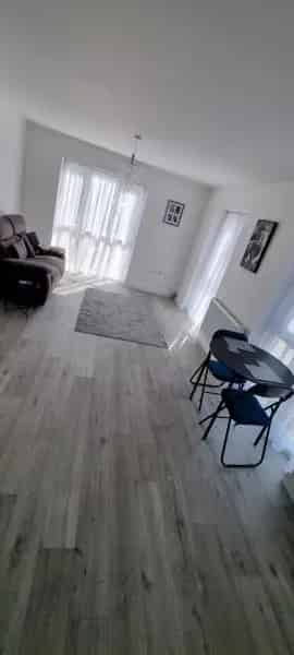 New Ground Floor Flat Near Beach with Parking