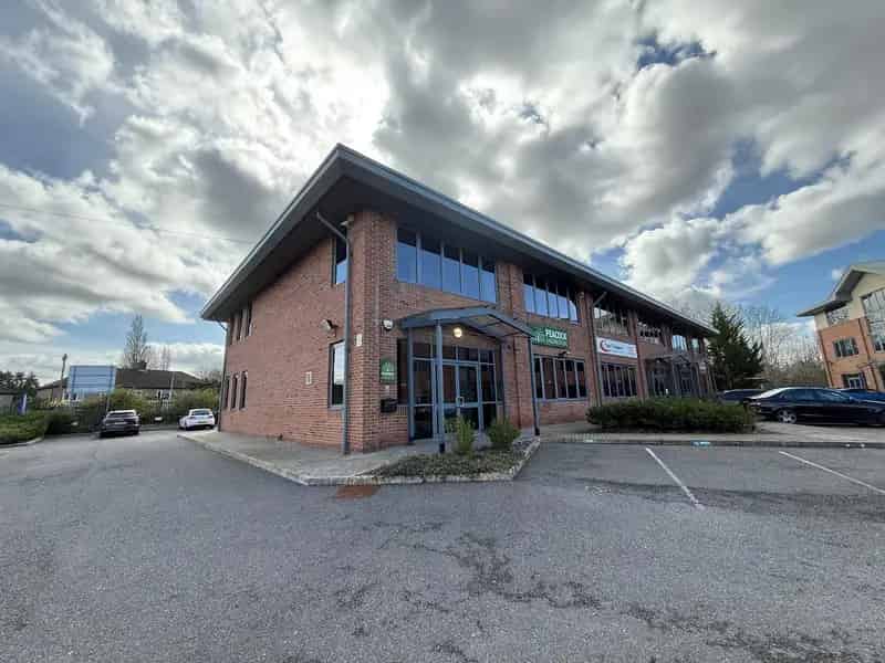 Modern Office Building 3215 sq ft For Sale