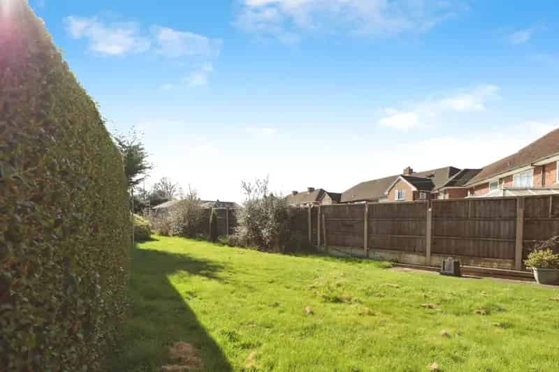 Semi Detached House 3 Bedrooms Driveway Garage Auction