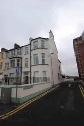 Two Bedroom Student Apartment near Portrush Train Station