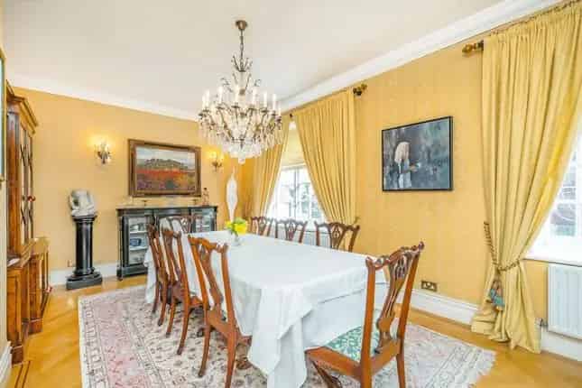 Elegant Detached Period Home in Putney with Planning Permission