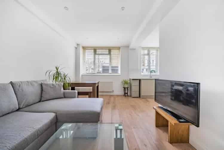 1 Bedroom Ground Floor Apartment with Private Parking