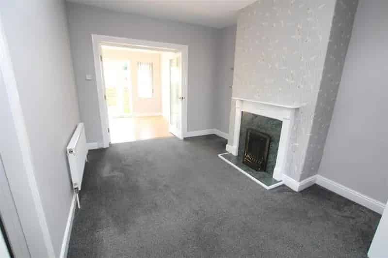 3 Bedroom Semi Detached House Newly Decorated