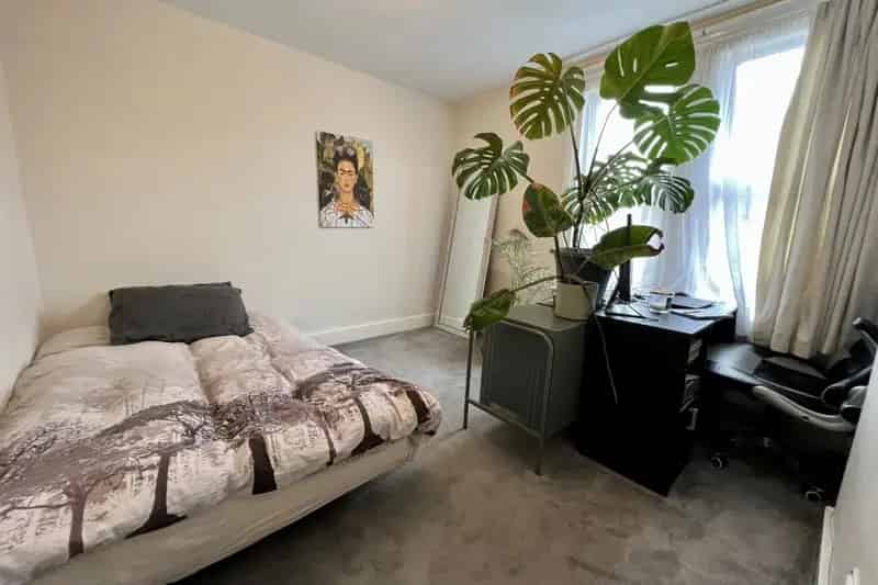 Three Bedroom House Near Station