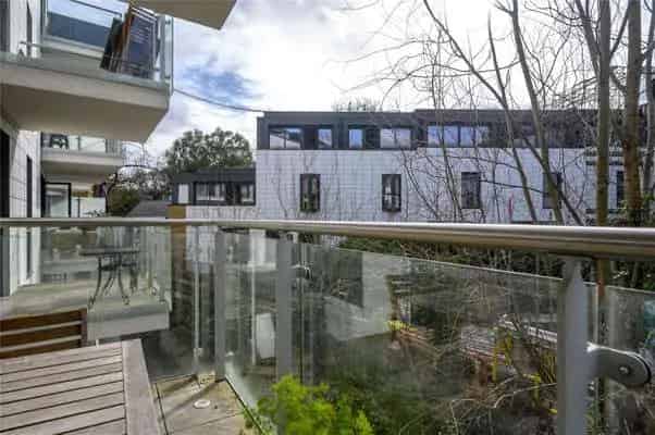 2 Bed 2 Bath Modern Flat with South Facing Balcony