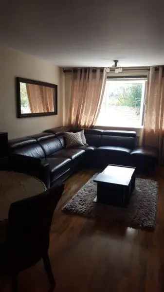 Flat For Rent in Mole Valley, England