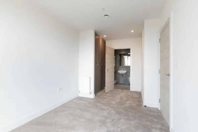 Luxury Apartment with Modern Amenities and Panoramic City Views