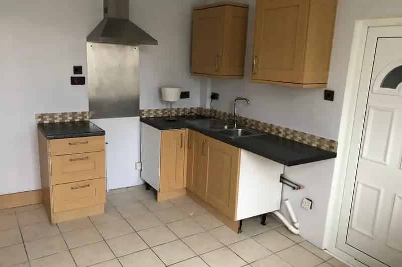 2 Bedroom Maisonette Lipson Double Garage Available June Zero Deposit