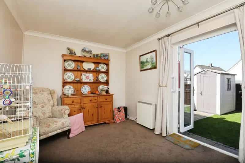 2 Bedroom Bungalow with Garden and Parking
