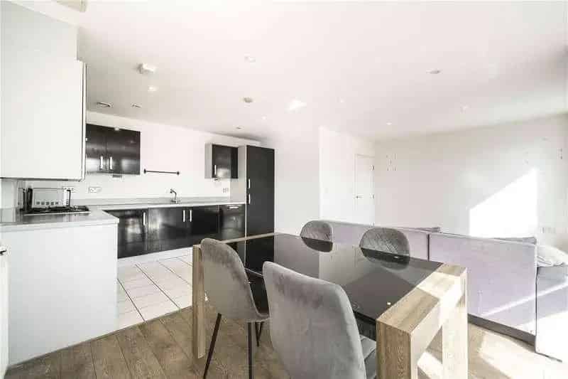 2 bed flat for sale