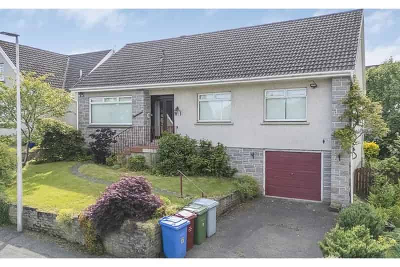 4 Bed Detached House with 3 Reception Rooms and Large Garden