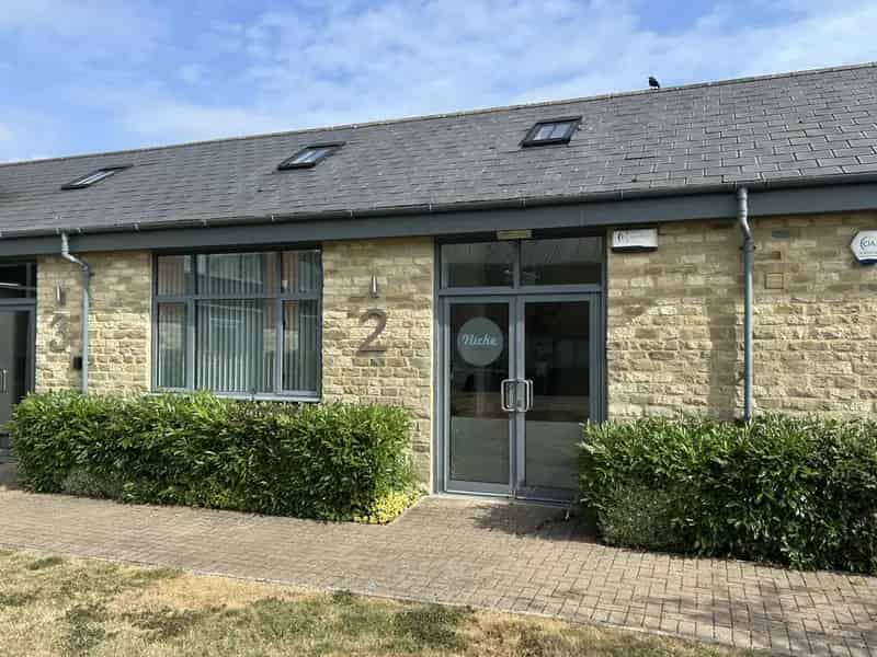 Callow Park Office Unit 2: Modern Open Plan Office Space