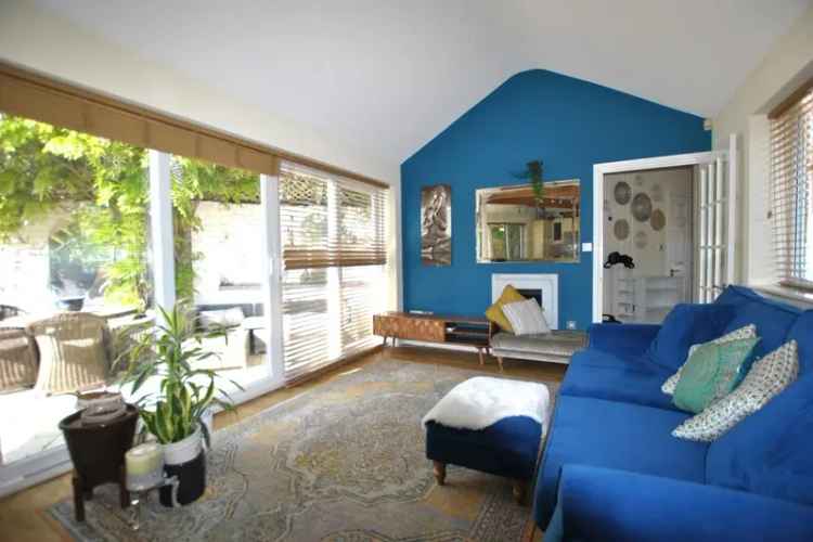 2 Bed House Near Amenities Mainline Station Shops School