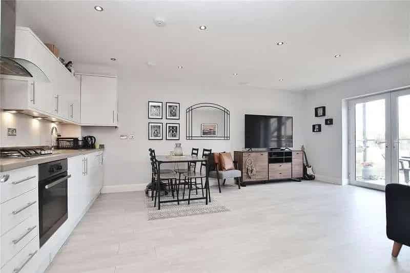 2 Bed Flat for Sale near Brookwood Station