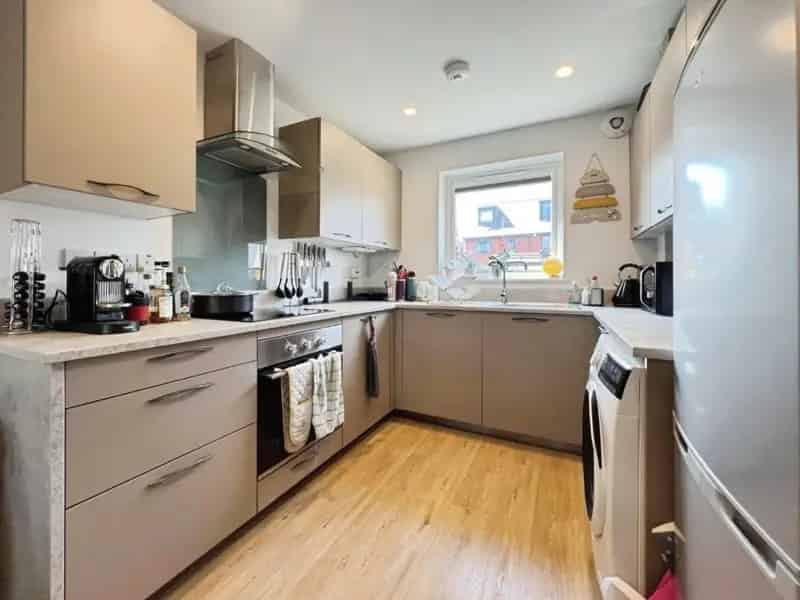 3 bedroom House
 For Sale 
Total Size: 1023 SQ FT