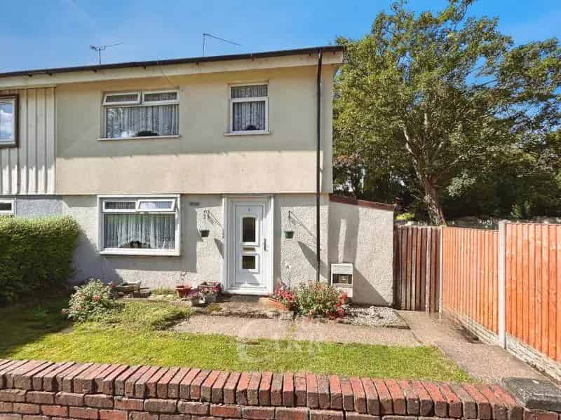3 Bedroom End Terrace House For Sale