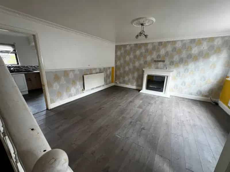 3 bedroom end of terrace house