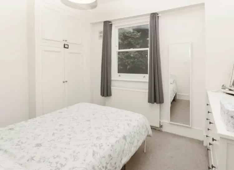 One Bedroom Flat Clapham North High Ceilings Fireplace Built in Storage