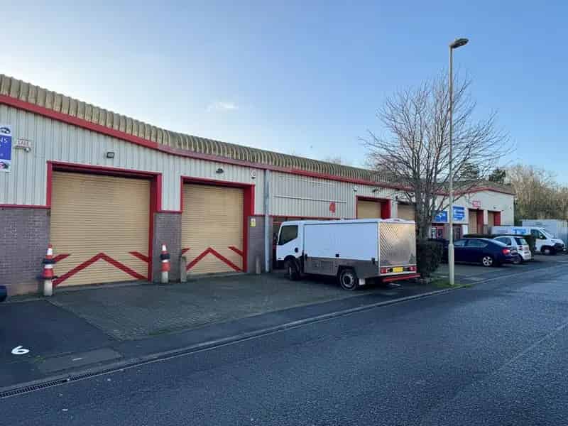 Fareham Industrial Unit 1667 sq ft 3 Parking Spaces