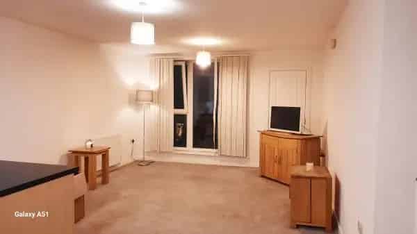 2-Bed Flat Near Gadebridge Park Pet-Friendly Parking
