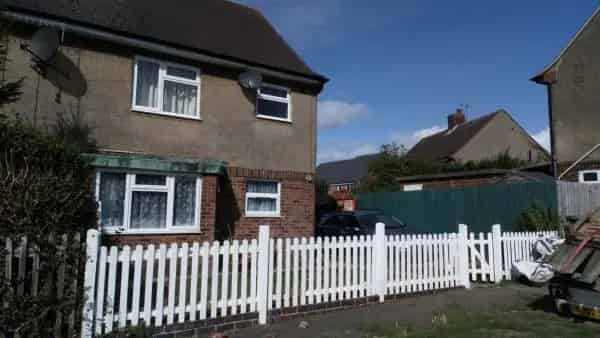 Large 3 Bed House with Garden and Outbuilding