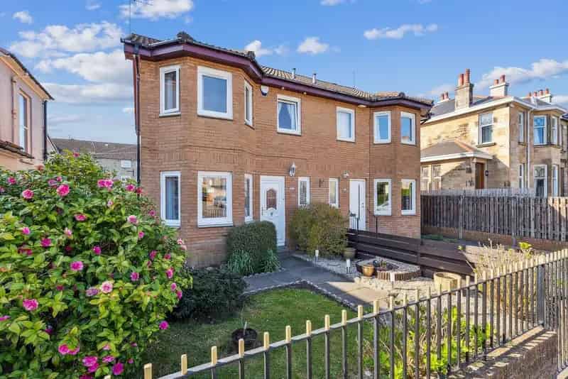 3 Bedroom Semi-Detached House for Sale in Shawlands