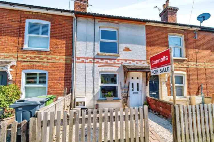 3-Bed Mid-Terraced House Eastleigh Spacious Loft Room Family Home