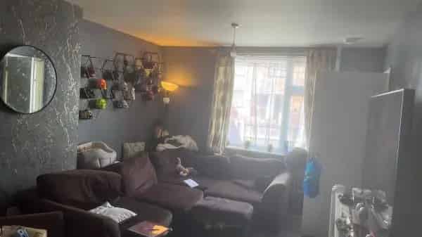 Large 3 Bed House - Convertible to 4 Beds - Ample Storage
