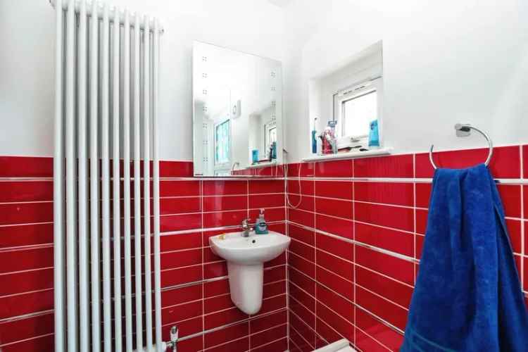 3 Double Bed Maisonette Near Warrior Square Station