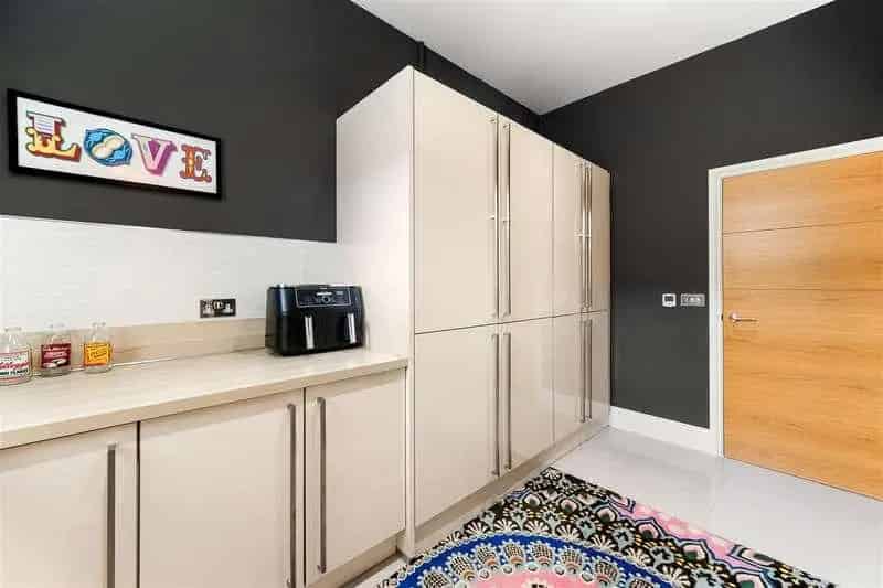 5 Bed House For Sale