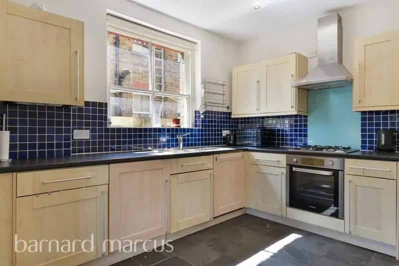 2 Bed 2 Bath Maisonette Wendell Park Family Home Near Tube Station